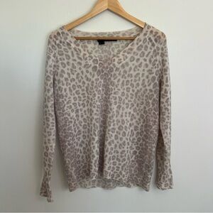 360 cashmere sylvia leopard v-neck cashmere sweater size XS